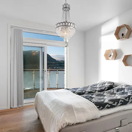 The Pulpit Rock With Sea View & Jakuzzi * Jorpeland