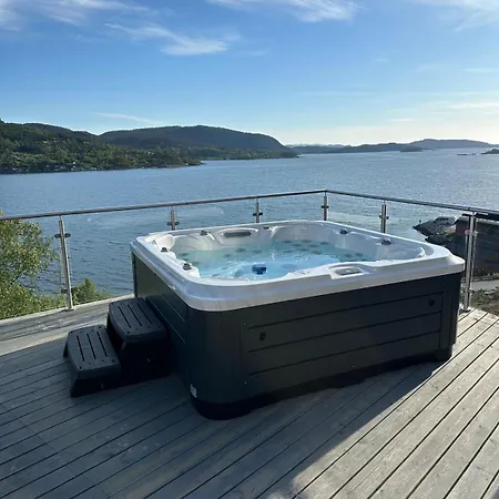 The Pulpit Rock With Sea View & Jakuzzi Villa Jørpeland