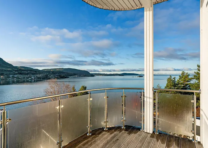 The Pulpit Rock With Sea View & Jakuzzi Jørpeland