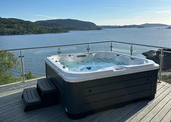 The Pulpit Rock With Sea View & Jakuzzi Villa Jørpeland