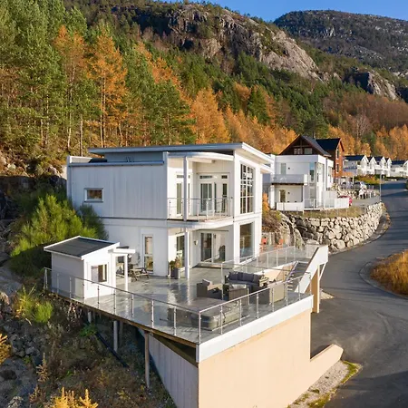 The Pulpit Rock With Sea View & Jakuzzi *